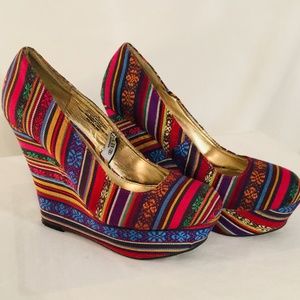 Mossimo Textile Feista Canvas Wedges Size 8
